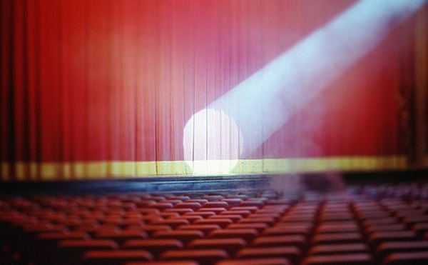 Red_Curtain